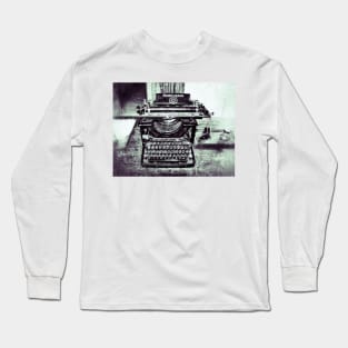 Vintage black and white photo Remington typewriter Long Sleeve T-Shirt